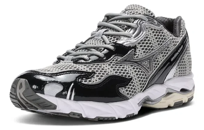 Wave Rider 10 “Flame Wave One Block Down Onyx”